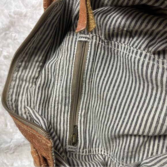 Heartstrings weathered leather tan extra large tote antique tone hardwares. - Picture 13 of 14